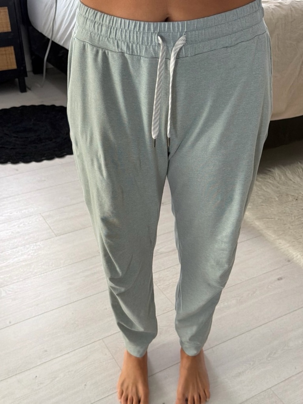 Women’s Vuori Light Sage Drawstring Jogger Pants
